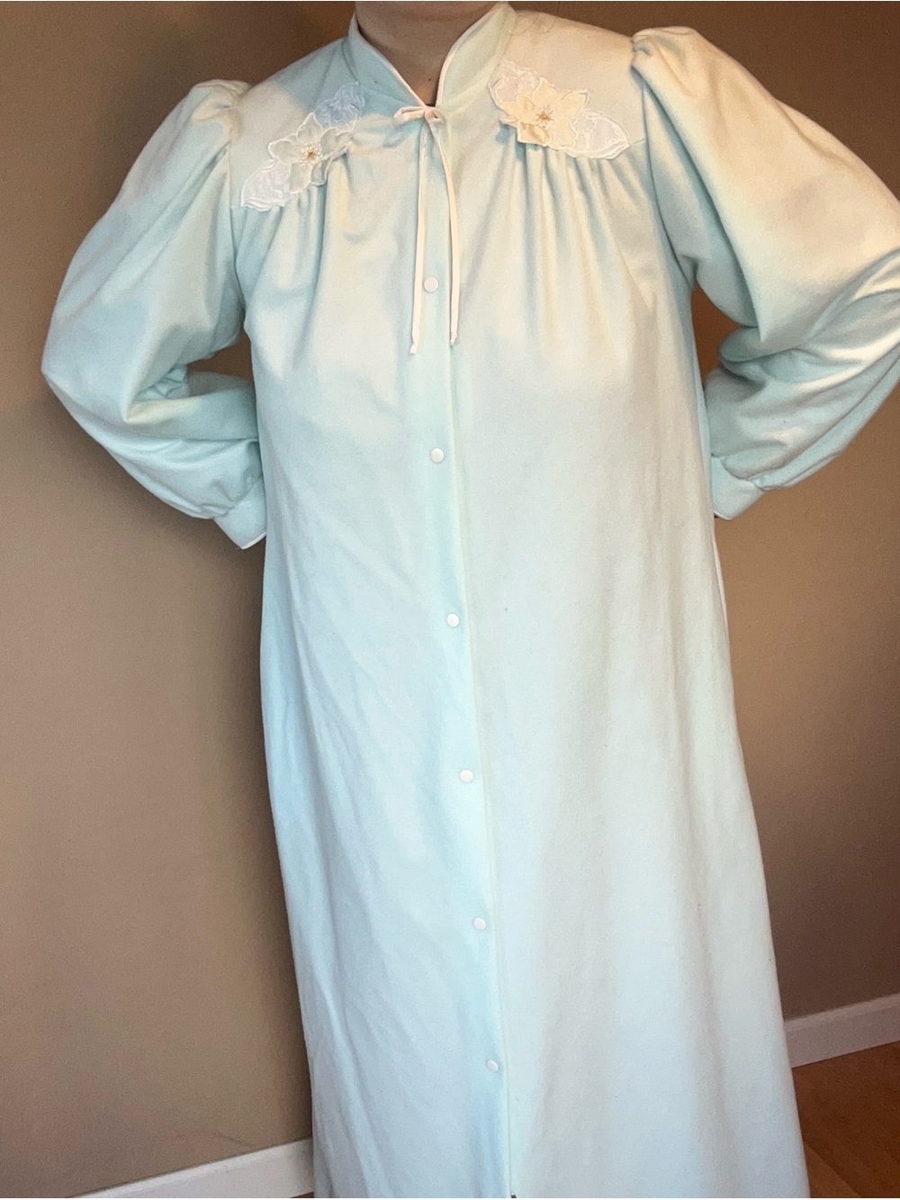 Vintage Miss Elaine Baby Blue Floral Appliqué Full Length Robe Made in USA